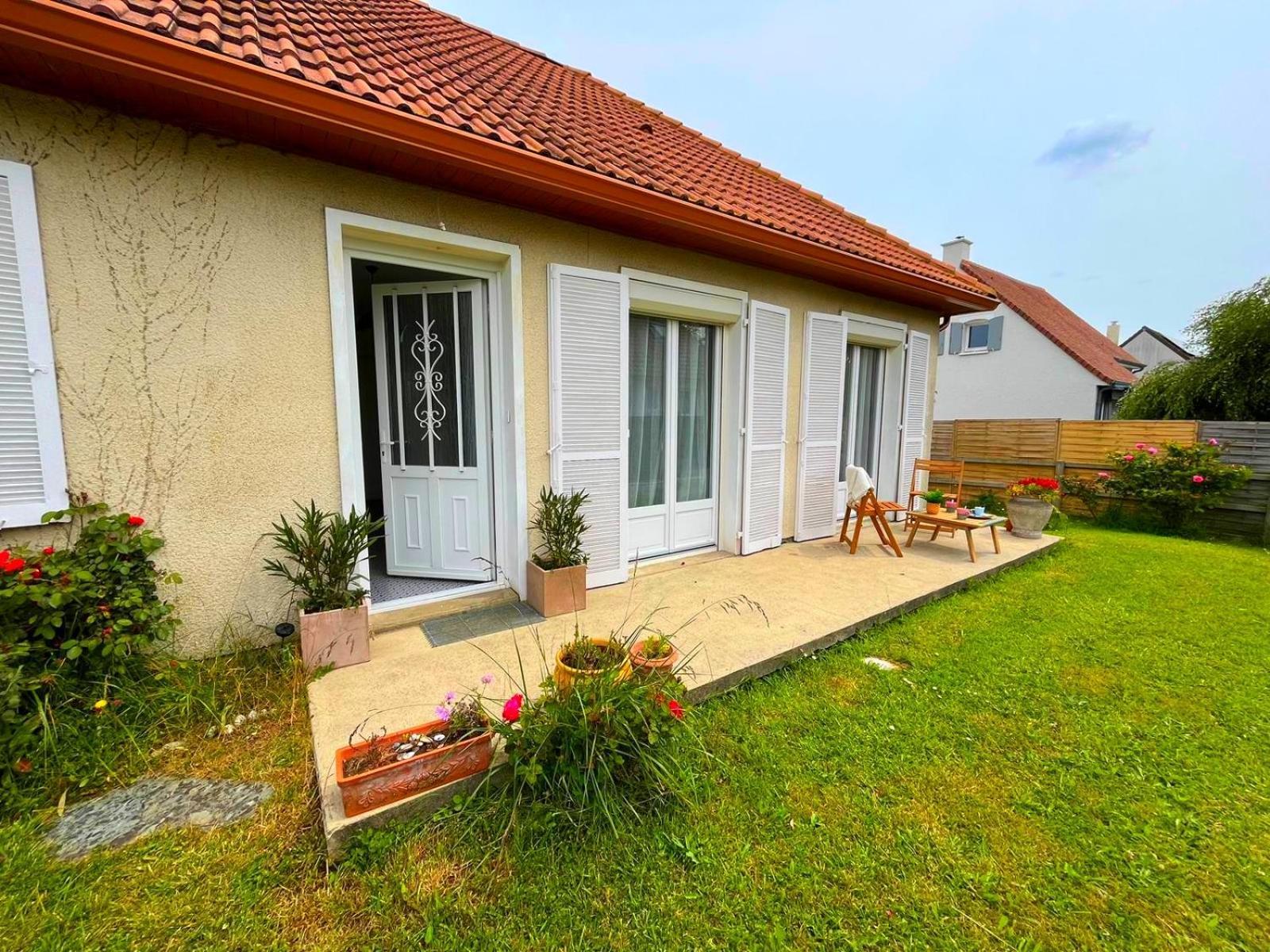 A 12 Min A Pied De La Plage Et 5 Min Du Centre De Luc-Sur-Mer Exterior foto